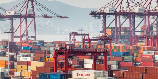 我國前10月貨物貿易進出口突破30萬億元